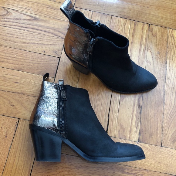 CNC Costume National Black & Gold Ankle Boots - Picture 3 of 8